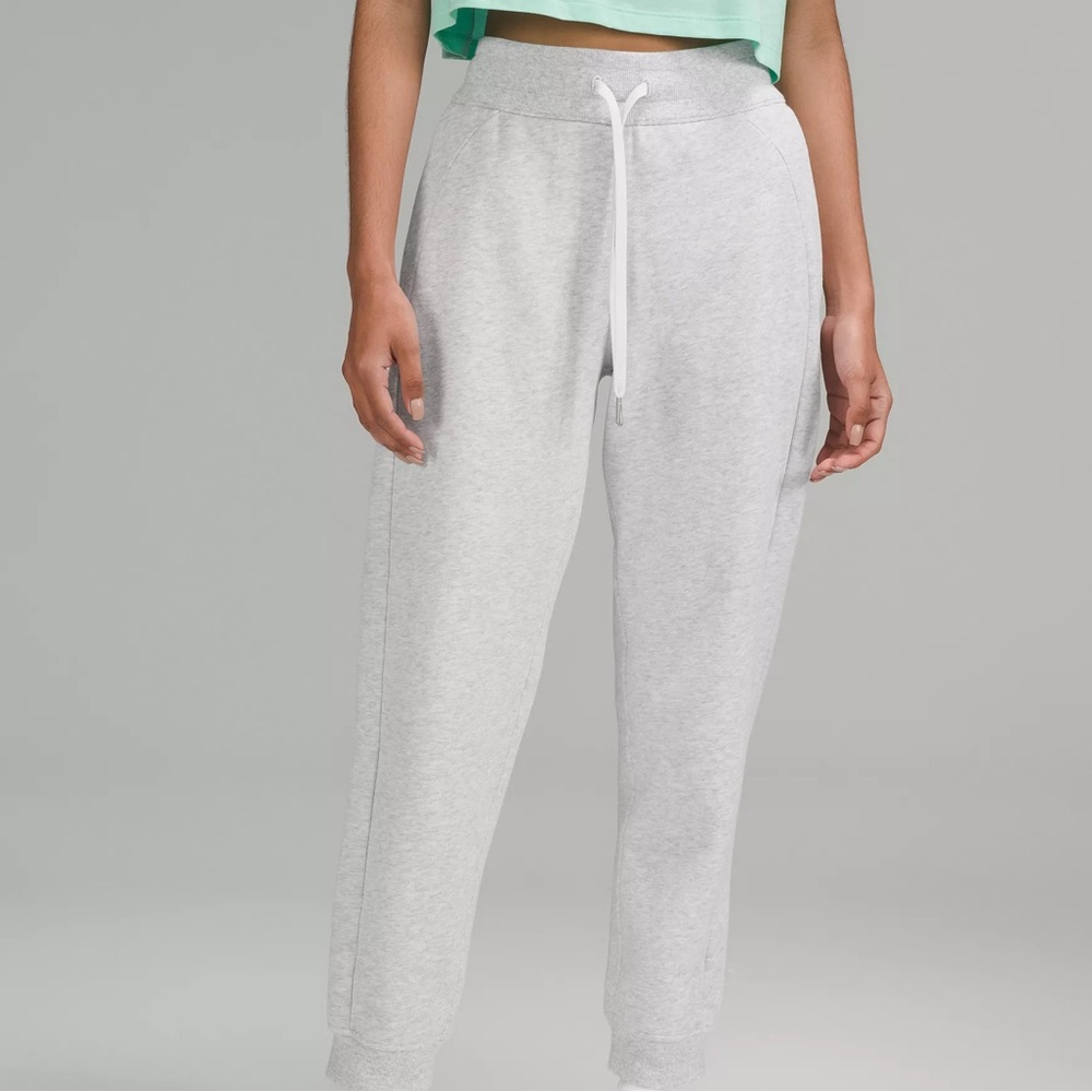 Lululemon scuba high-rise joggers. 7/8 length